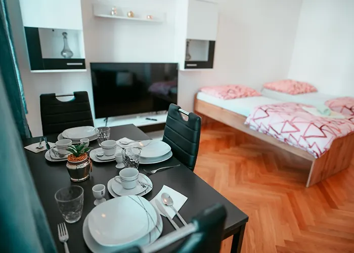 Raimond 12 * Vienna